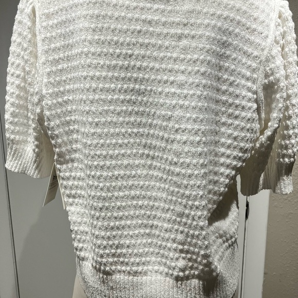 White Textured Knit Blouse with 3/4 Sleeves - Picture 10 of 12